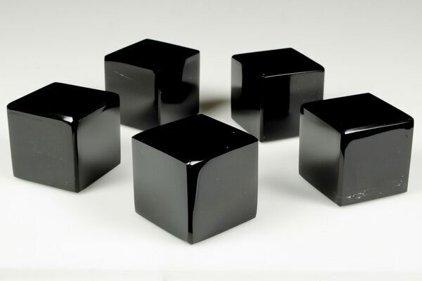 https://assets1.fossilera.com/pi2/5862/620x400%3E/1-6-polished-black-obsidian-cubes.jpg